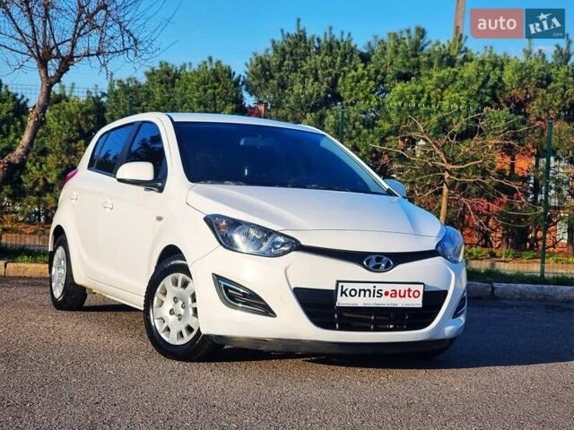 Белый Хендай и20, объемом двигателя 1.4 л и пробегом 135 тыс. км за 6499 $, фото 1 на Automoto.ua