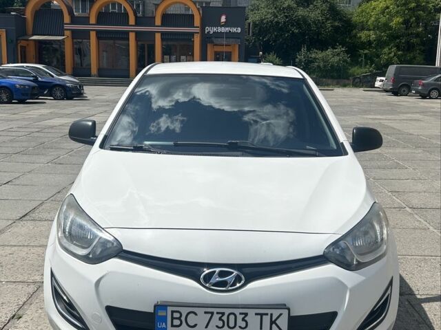 Белый Хендай и20, объемом двигателя 1.1 л и пробегом 188 тыс. км за 6250 $, фото 1 на Automoto.ua