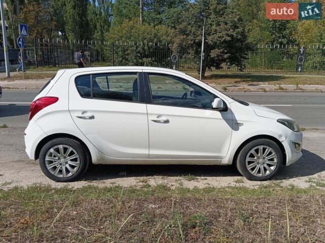 Білий Хендай і20, об'ємом двигуна 1.12 л та пробігом 281 тис. км за 7138 $, фото 1 на Automoto.ua