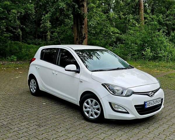 Белый Хендай и20, объемом двигателя 1.4 л и пробегом 60 тыс. км за 7400 $, фото 1 на Automoto.ua