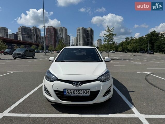 Белый Хендай и20, объемом двигателя 1.4 л и пробегом 64 тыс. км за 9557 $, фото 1 на Automoto.ua