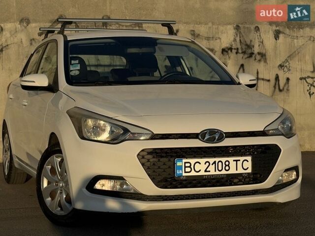 Белый Хендай и20, объемом двигателя 1.1 л и пробегом 266 тыс. км за 6350 $, фото 1 на Automoto.ua