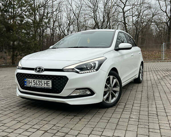Білий Хендай і20, об'ємом двигуна 1.4 л та пробігом 38 тис. км за 12700 $, фото 1 на Automoto.ua