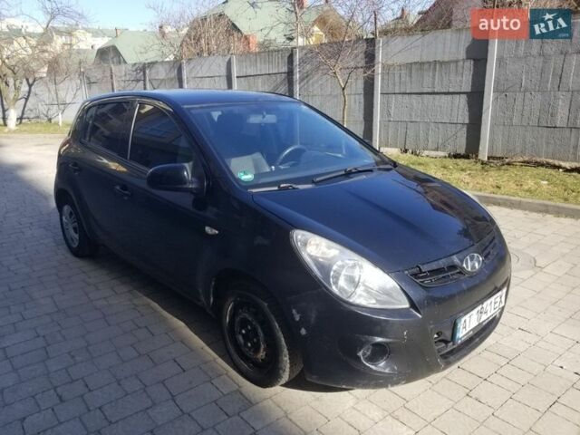 Черный Хендай и20, объемом двигателя 1.25 л и пробегом 343 тыс. км за 2400 $, фото 1 на Automoto.ua