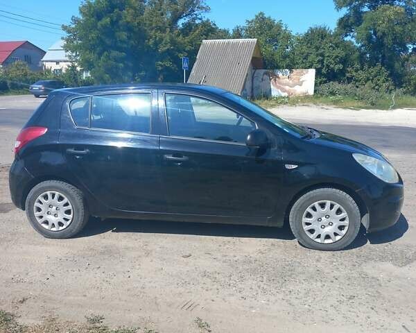 Чорний Хендай і20, об'ємом двигуна 1.4 л та пробігом 245 тис. км за 5800 $, фото 1 на Automoto.ua