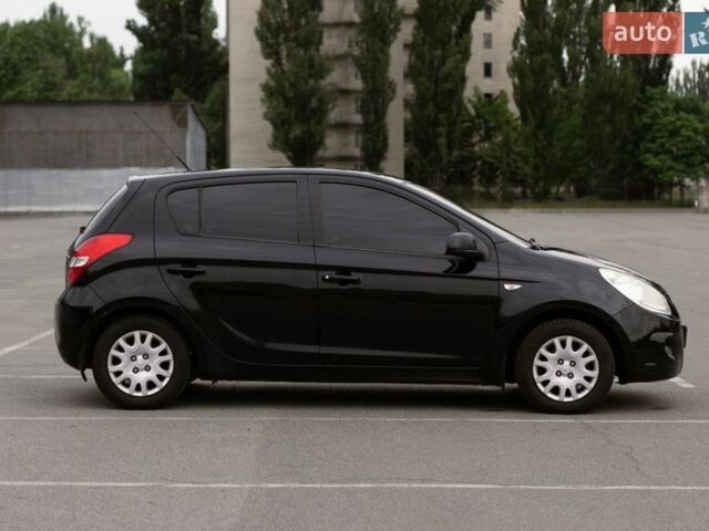 Чорний Хендай і20, об'ємом двигуна 1.25 л та пробігом 210 тис. км за 4600 $, фото 1 на Automoto.ua