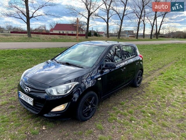 Черный Хендай и20, объемом двигателя 1.1 л и пробегом 250 тыс. км за 5600 $, фото 1 на Automoto.ua