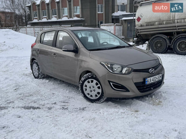 Коричневый Хендай и20, объемом двигателя 1.4 л и пробегом 175 тыс. км за 6250 $, фото 1 на Automoto.ua