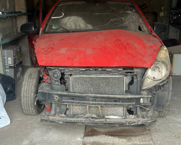 Красный Хендай и20, объемом двигателя 1.25 л и пробегом 60 тыс. км за 1800 $, фото 1 на Automoto.ua