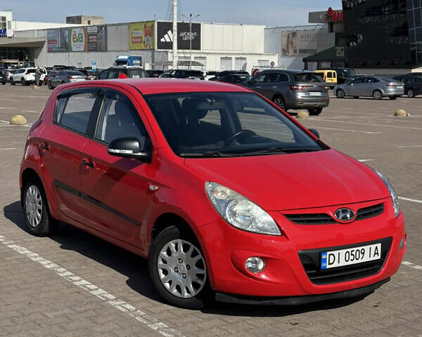 Червоний Хендай і20, об'ємом двигуна 1.25 л та пробігом 235 тис. км за 4300 $, фото 1 на Automoto.ua