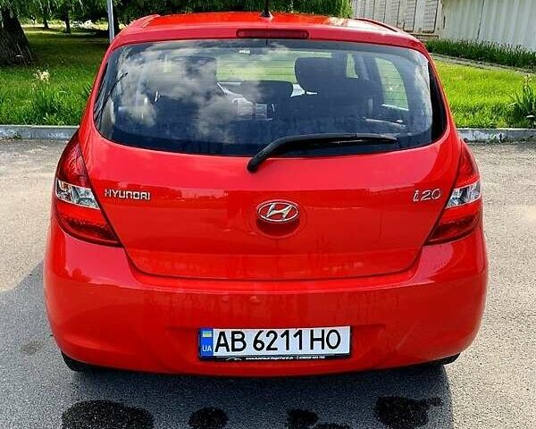 Красный Хендай и20, объемом двигателя 1.2 л и пробегом 177 тыс. км за 5699 $, фото 1 на Automoto.ua