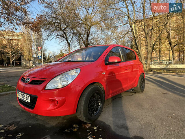 Красный Хендай и20, объемом двигателя 1.25 л и пробегом 179 тыс. км за 6200 $, фото 1 на Automoto.ua