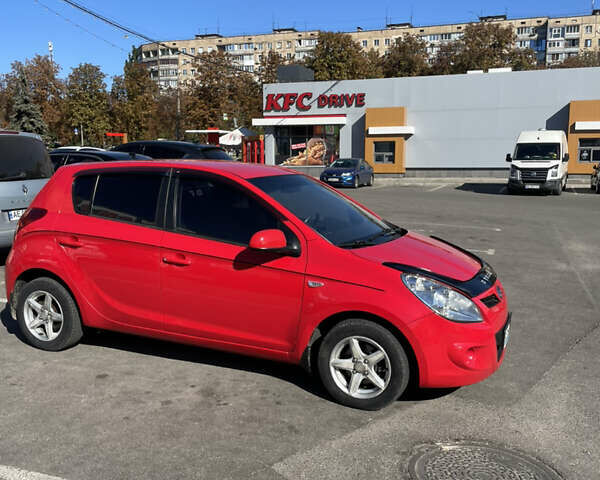 Червоний Хендай і20, об'ємом двигуна 1.4 л та пробігом 123 тис. км за 6900 $, фото 1 на Automoto.ua