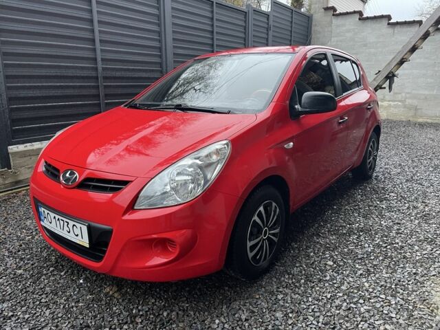 Червоний Хендай і20, об'ємом двигуна 1.26 л та пробігом 240 тис. км за 4500 $, фото 1 на Automoto.ua