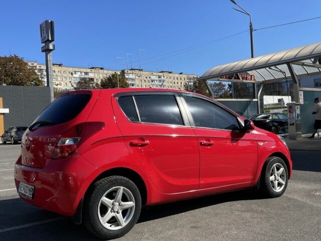 Красный Хендай и20, объемом двигателя 1.4 л и пробегом 123 тыс. км за 6900 $, фото 1 на Automoto.ua