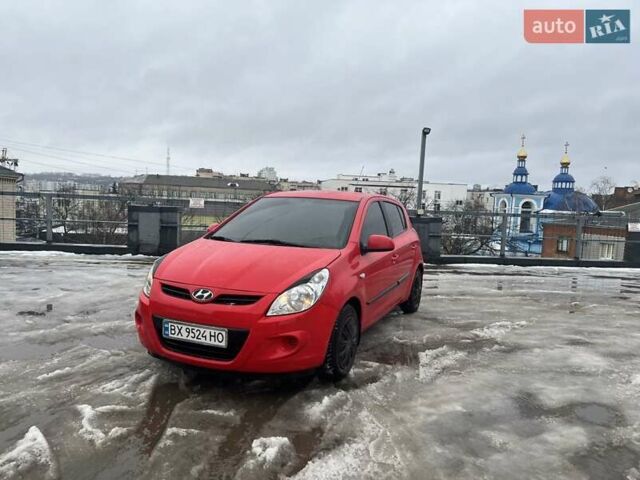 Червоний Хендай і20, об'ємом двигуна 1.25 л та пробігом 113 тис. км за 5000 $, фото 1 на Automoto.ua