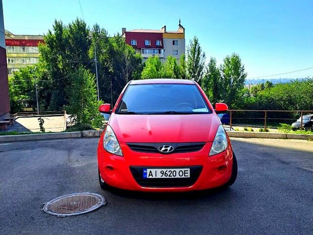 Червоний Хендай і20, об'ємом двигуна 1.4 л та пробігом 186 тис. км за 6800 $, фото 1 на Automoto.ua
