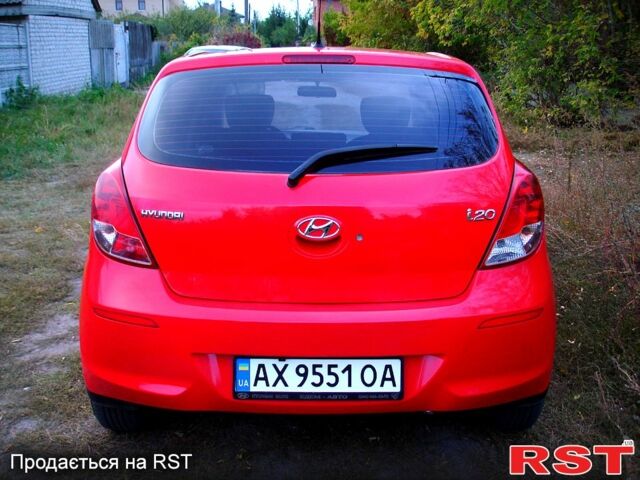 Красный Хендай и20, объемом двигателя 1.4 л и пробегом 116 тыс. км за 7700 $, фото 1 на Automoto.ua