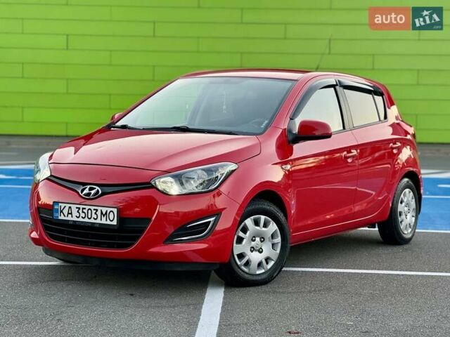 Красный Хендай и20, объемом двигателя 1.4 л и пробегом 108 тыс. км за 8900 $, фото 1 на Automoto.ua