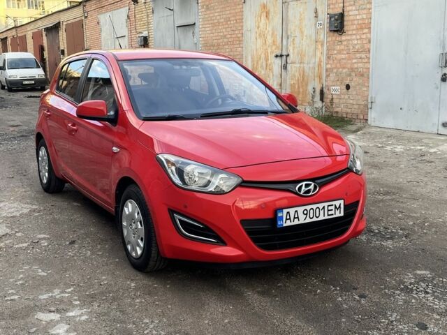 Красный Хендай и20, объемом двигателя 1.4 л и пробегом 159 тыс. км за 8850 $, фото 1 на Automoto.ua