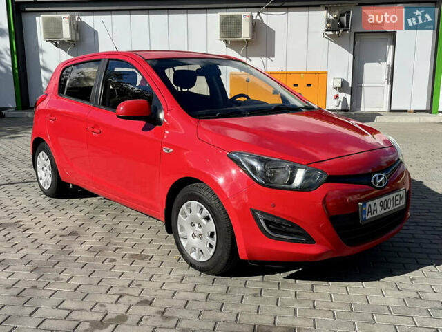 Красный Хендай и20, объемом двигателя 1.4 л и пробегом 159 тыс. км за 8450 $, фото 1 на Automoto.ua