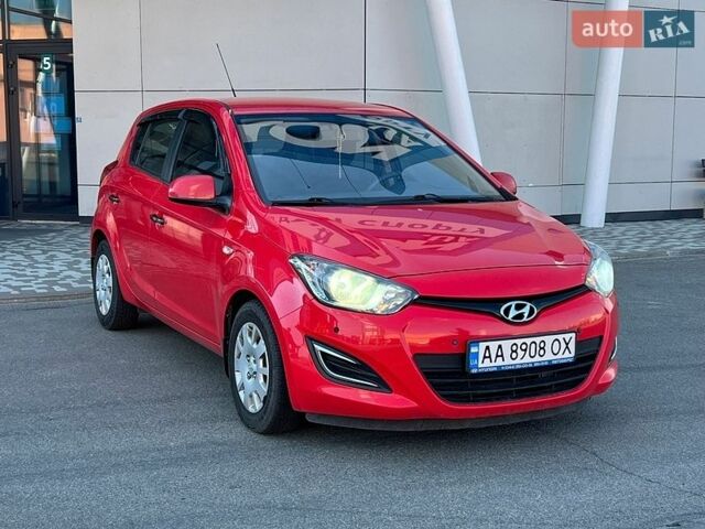 Красный Хендай и20, объемом двигателя 1.4 л и пробегом 184 тыс. км за 6490 $, фото 1 на Automoto.ua