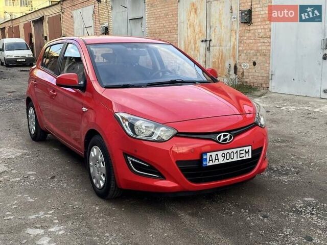 Красный Хендай и20, объемом двигателя 1.4 л и пробегом 159 тыс. км за 8850 $, фото 1 на Automoto.ua