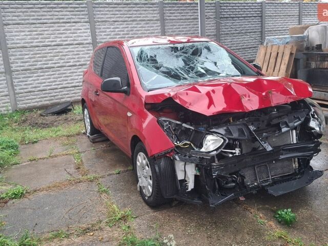 Червоний Хендай і20, об'ємом двигуна 1.25 л та пробігом 130 тис. км за 2500 $, фото 1 на Automoto.ua