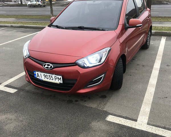 Красный Хендай и20, объемом двигателя 1.4 л и пробегом 167 тыс. км за 6600 $, фото 1 на Automoto.ua