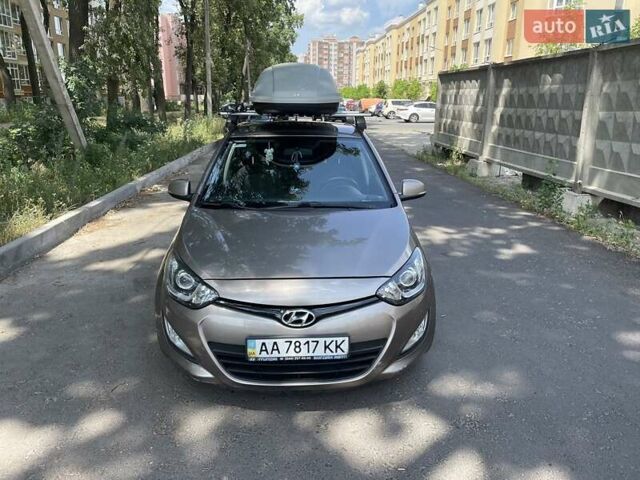 Жовтий Хендай і20, об'ємом двигуна 1.4 л та пробігом 118 тис. км за 6950 $, фото 1 на Automoto.ua