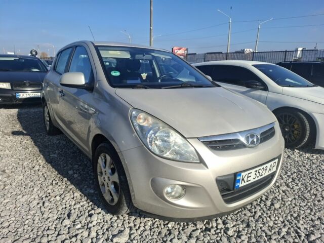 Сірий Хендай і20, об'ємом двигуна 1.4 л та пробігом 195 тис. км за 4900 $, фото 1 на Automoto.ua