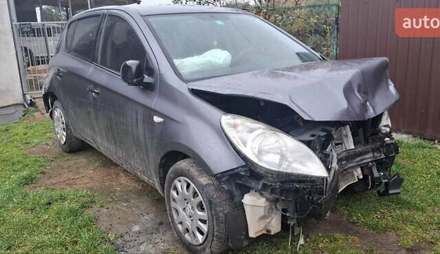 Серый Хендай и20, объемом двигателя 1.25 л и пробегом 240 тыс. км за 1499 $, фото 1 на Automoto.ua