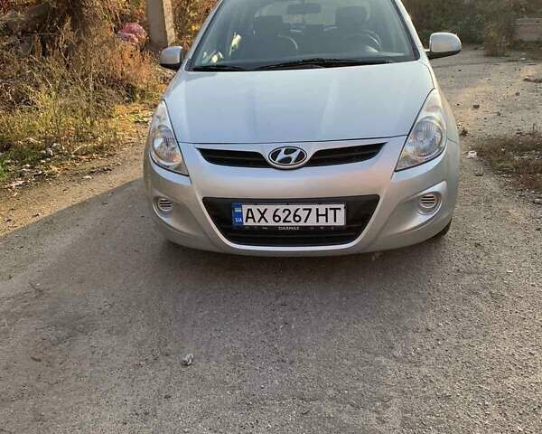 Хендай и20 2010 в Харькове на Automoto.ua Серый Хендай и20, объемом двигателя 1.25 л и пробегом 140 тыс. км за 5200 $, фото 1 на Automoto.ua