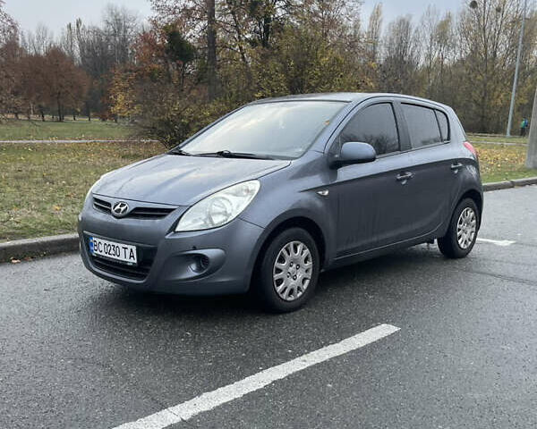 Хендай і20 2010 у Києві на Automoto.ua Сірий Хендай і20, об'ємом двигуна 1.4 л та пробігом 187 тис. км за 6500 $, фото 1 на Automoto.ua