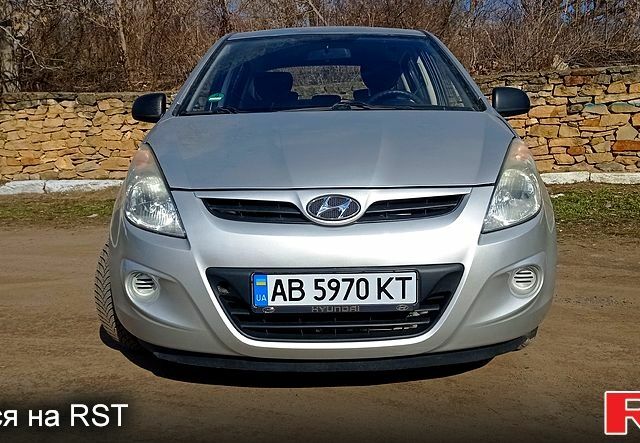 Серый Хендай и20, объемом двигателя 1.2 л и пробегом 152 тыс. км за 5300 $, фото 1 на Automoto.ua