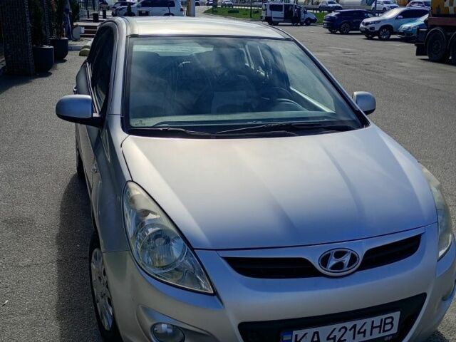 Серый Хендай и20, объемом двигателя 1.4 л и пробегом 131 тыс. км за 4600 $, фото 1 на Automoto.ua