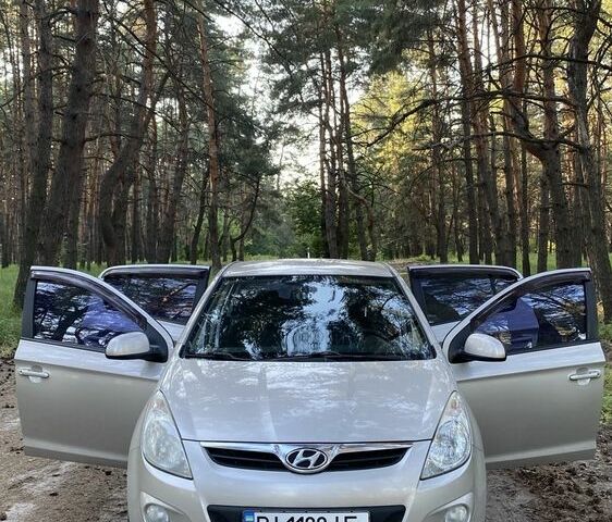 Сірий Хендай і20, об'ємом двигуна 1.4 л та пробігом 240 тис. км за 6100 $, фото 1 на Automoto.ua