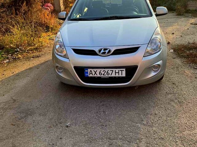Хендай и20 2010 в Харькове на Automoto.ua Серый Хендай и20, объемом двигателя 1.2 л и пробегом 140 тыс. км за 5200 $, фото 1 на Automoto.ua