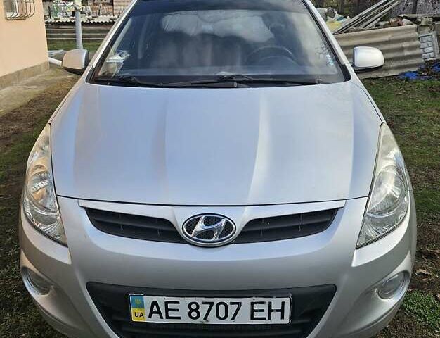 Серый Хендай и20, объемом двигателя 1.2 л и пробегом 181 тыс. км за 4600 $, фото 1 на Automoto.ua