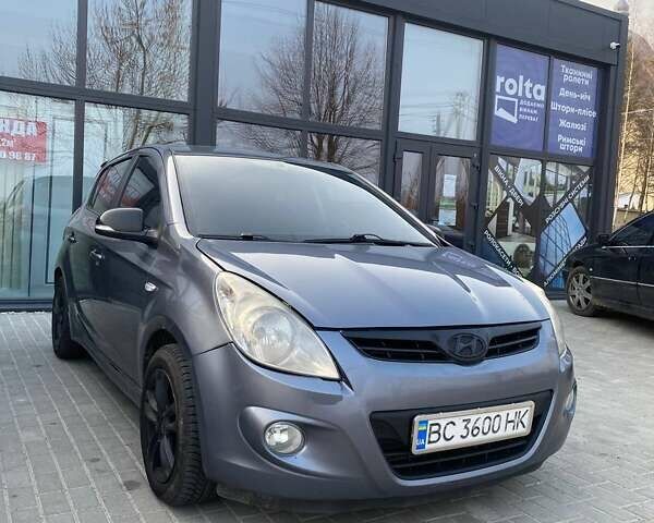 Сірий Хендай і20, об'ємом двигуна 1.4 л та пробігом 350 тис. км за 4000 $, фото 1 на Automoto.ua