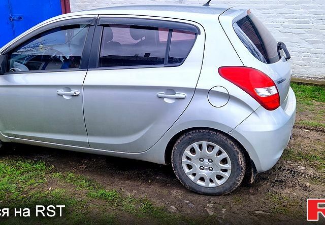 Сірий Хендай і20, об'ємом двигуна 1.4 л та пробігом 197 тис. км за 5000 $, фото 1 на Automoto.ua