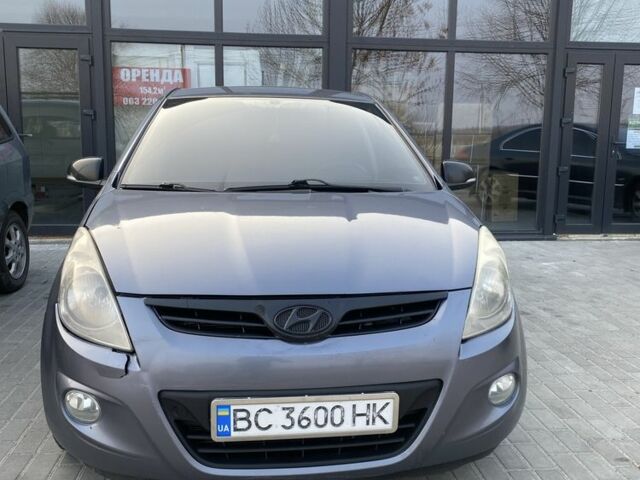 Серый Хендай и20, объемом двигателя 1.4 л и пробегом 220 тыс. км за 6000 $, фото 1 на Automoto.ua