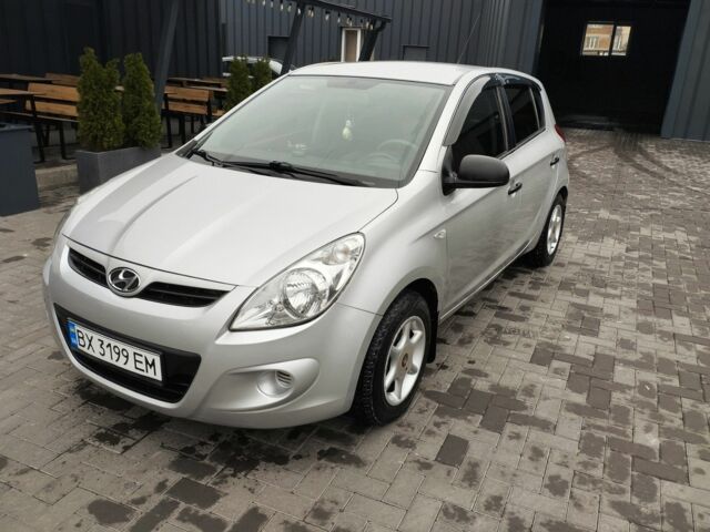 Серый Хендай и20, объемом двигателя 1.4 л и пробегом 274 тыс. км за 5000 $, фото 1 на Automoto.ua