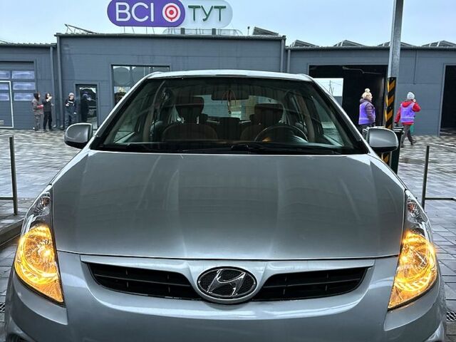 Сірий Хендай і20, об'ємом двигуна 1.2 л та пробігом 201 тис. км за 5500 $, фото 1 на Automoto.ua
