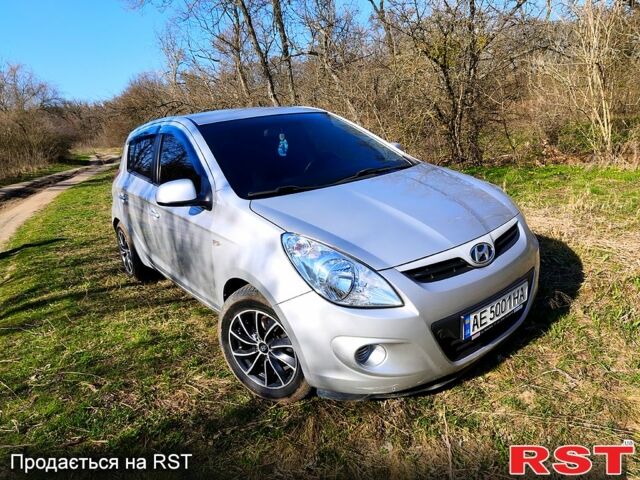 Сірий Хендай і20, об'ємом двигуна 1.4 л та пробігом 135 тис. км за 7300 $, фото 1 на Automoto.ua
