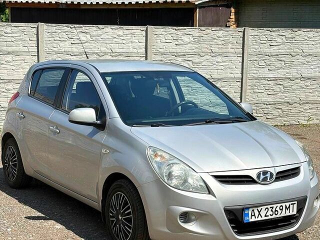 Сірий Хендай і20, об'ємом двигуна 1.4 л та пробігом 240 тис. км за 5300 $, фото 1 на Automoto.ua