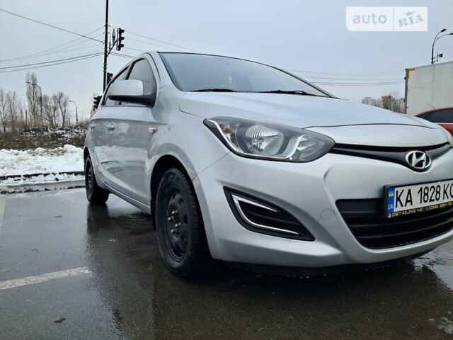Серый Хендай и20, объемом двигателя 1.25 л и пробегом 285 тыс. км за 5400 $, фото 1 на Automoto.ua