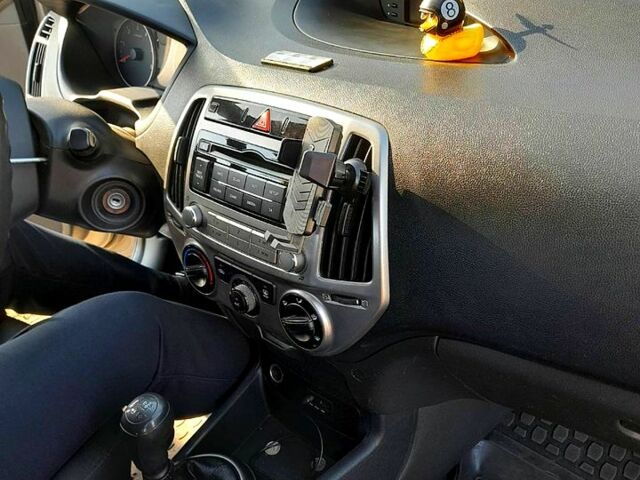 Серый Хендай и20, объемом двигателя 1.4 л и пробегом 167 тыс. км за 6500 $, фото 1 на Automoto.ua