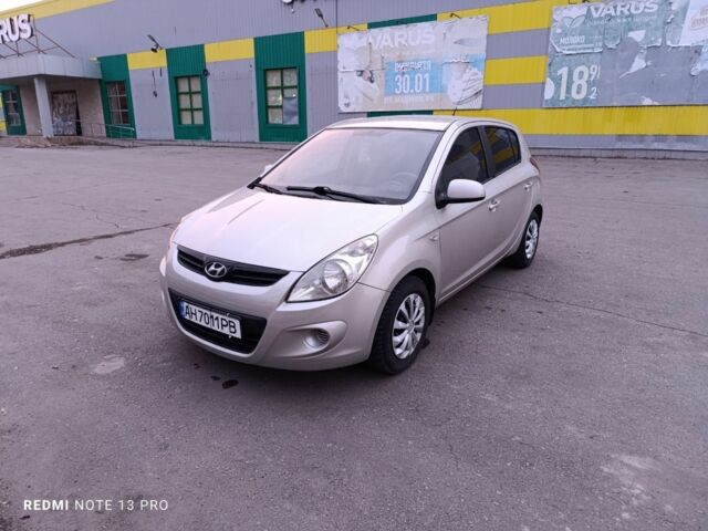 Сірий Хендай і20, об'ємом двигуна 1.2 л та пробігом 312 тис. км за 4100 $, фото 1 на Automoto.ua