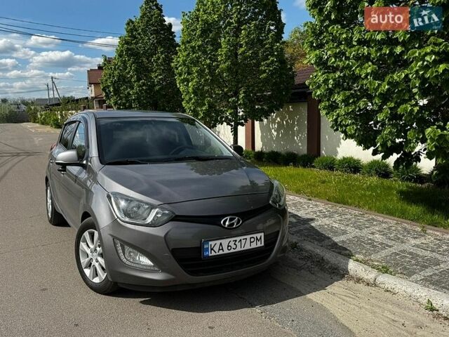 Серый Хендай и20, объемом двигателя 1.4 л и пробегом 195 тыс. км за 8300 $, фото 1 на Automoto.ua